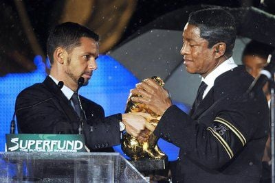 Michael Jackson wurde mit dem «Save the World Award» ausgezeichnet. Sein Bruder Jermaine Jackson nahm die Auszeichnung entgegen. (FOTO: DPA)