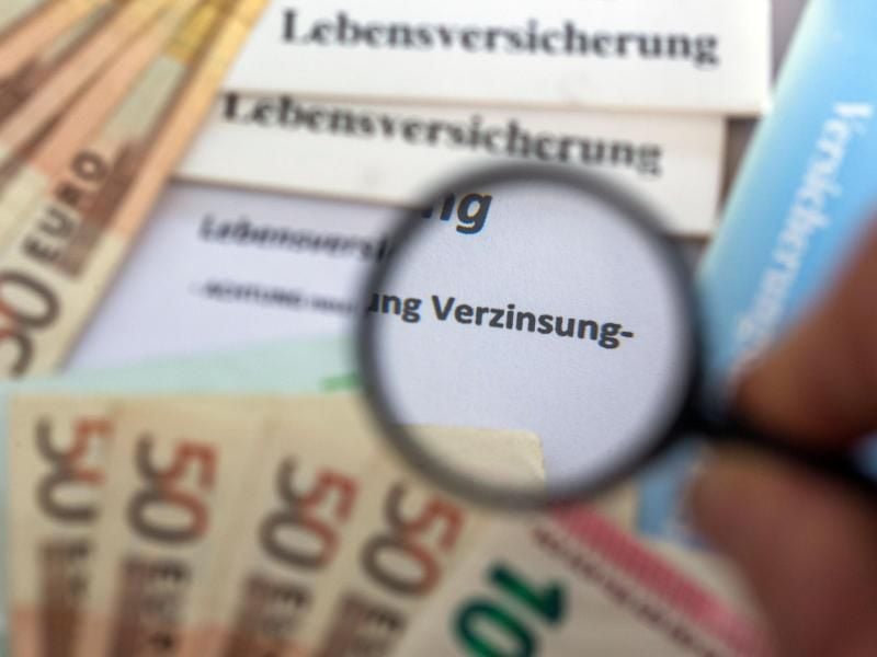 Künftige Lebensversicherungskunden müssen sich auf einen geringeren Garantiezins einstellen. Foto: Jens Büttner/zb/dpa