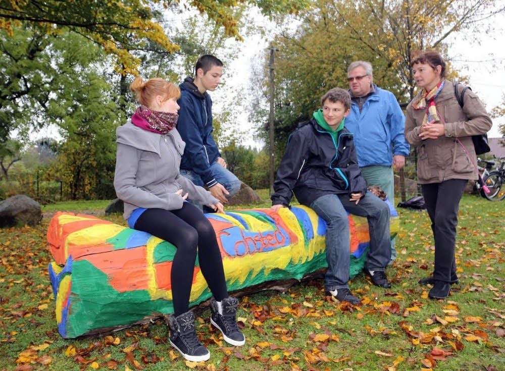 Beim Volkswandertag wurden die Bänke eingeweiht.