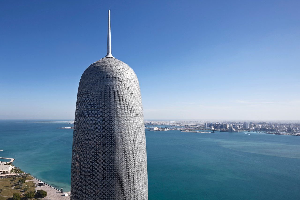 Die metallene Gitterfassade des Drittplatzierten, dem Burj Quatar, ist den traditionellen Mashrabiya-Fenstern entlehnt und dient zum Sonnenschutz.
