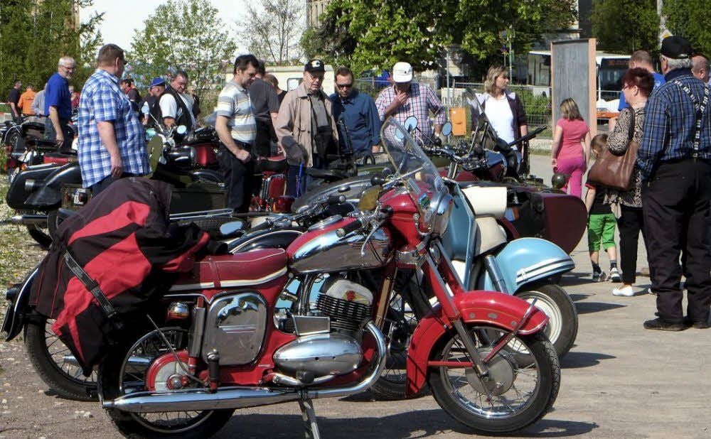 Immer wieder dicht umlagert: historische Motorräder.