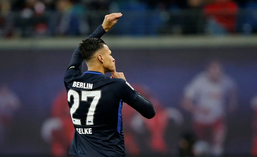 Grüße an die Fans in der Red Bull Arena: Davie Selke traf gegen seinen Ex-Klub gleich doppelt für Hertha BSC Berlin.