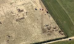 Blick auf ein steinzeitliches Gräberfeld an einer zukünftigen Kiesgrube in Eulau bei Naumburg (Sachsen-Anhalt). (Foto: dpa)