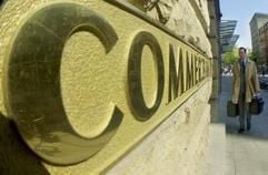 Commerzbank-Logo (Foto: dpa)