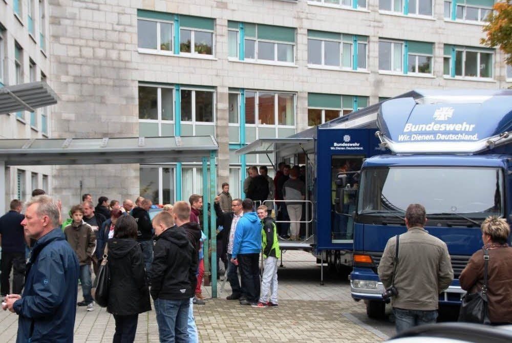 Auch im Oktober 2013 war der Bundeswehr-Truck bei den Besuchern gefragt.