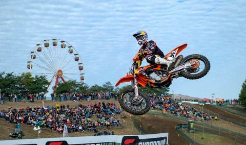 Ken Roczen ist als Überflieger unterwegs. (FOTO: ECKEHARD SCHULZ)