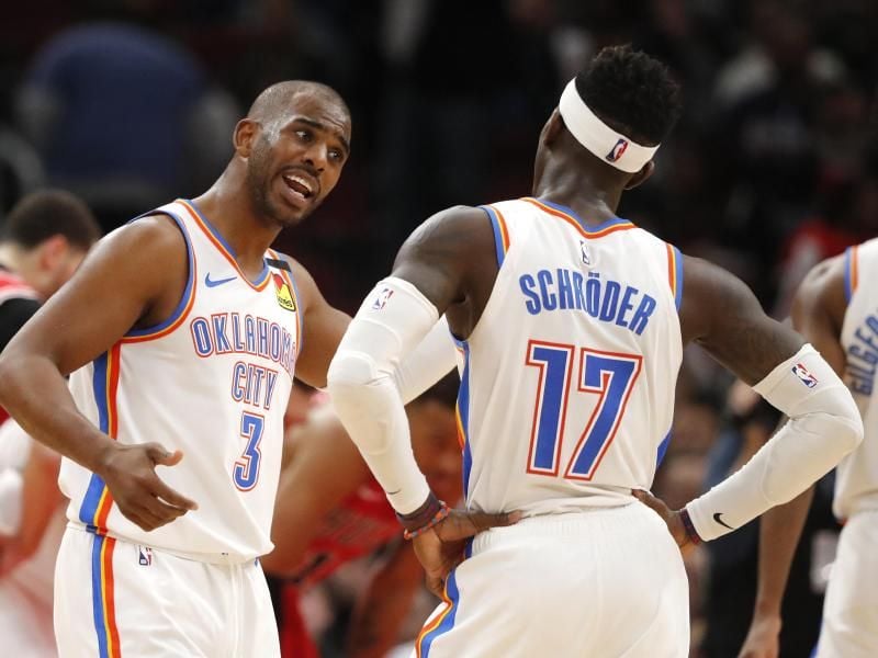 Die Oklahoma City Thunder um Dennis Schröder (r) und Chris Paul haben einen neuen Chefcoach. Foto: Charles Rex Arbogast/AP/dpa
