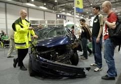 Besucher auf der Automesse «Auto Mobil International» (AMI) in Leipzig (Archivfoto: dpa)