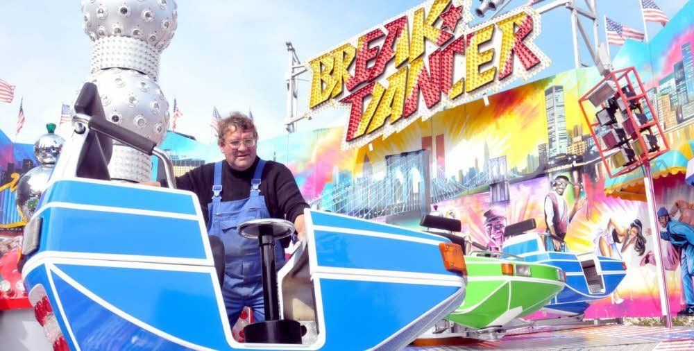 Am morgigen Freitag wird um 16 Uhr die Kirmes zum Oktoberfest auf dem Rheineplatz eröffnet. Die Fahrgeschäfte, die auch gestern noch aufgebaut wurden, laden bis zum Sonntag, 4. Oktober, zum Rummelvergnügen ein - am zweiten Festwochenende dann auf dem Karlsplatz.