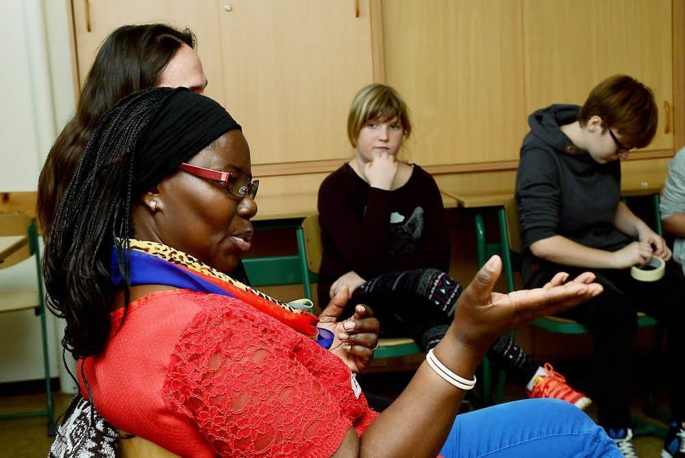 Eliane Mborwa wurde in Afrika geboren und lebt seit 16 Jahren in Deutschland. Sie erzählt über deutsche und afrikanische Werte.