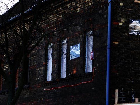 Blick auf die Fenster des Clubs «Carcias» in der Rudolf Breitscheidstr 13 in Greppin.
