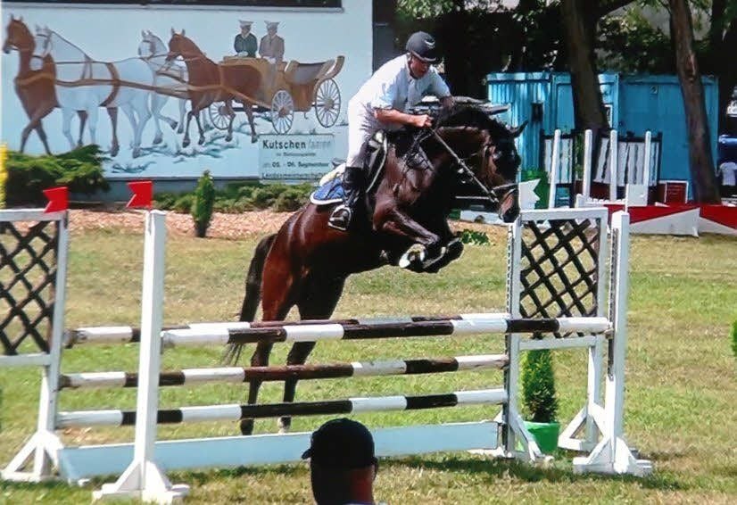 Die Aufnahme zeigt Hans-Joachim Krüger bei einem Reitturnier in Sonnewalde (Brandenburg), an dem er im Juni dieses Jahres teilnahm.