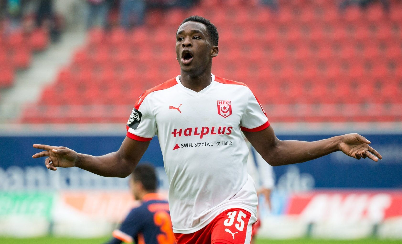 Osayamen Osawe jubelt nach seinem 3. Treffer gegen Bremen.