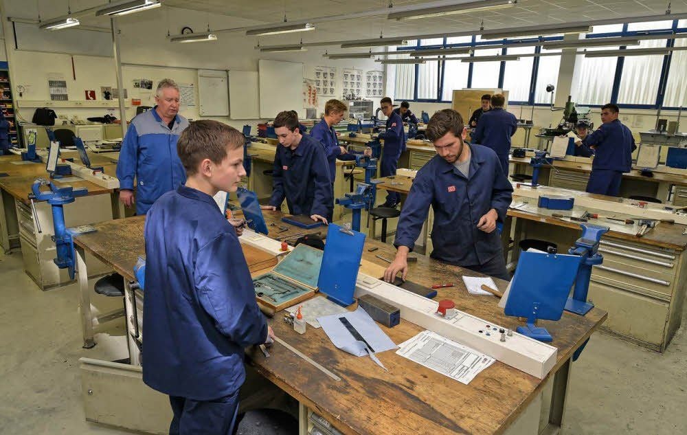Blick in die Metallwerkstatt des Ausbildungszentrums im Dessauer Werk der DB Fahrzeuginstandhaltung. Insgesamt werden hier rund 200 junge Leute ausgebildet aus dem DB-Konzern und auch von externen Firmen.