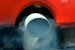 Bundesfinanzminister Hans Eichel (SPD) trägt dochdie geplante Steuerförderung von Rußfiltern in Diesel-Pkw mit. (Foto: dpa)