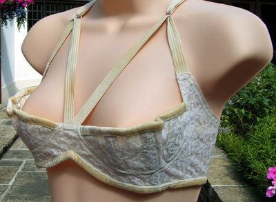 Nicht nur dieser BH, sondern auch Strümpfe des Sexsymbols Marilyn Monroe werden versteigert. (FOTO: DPA)