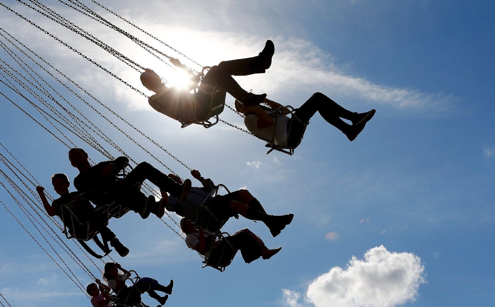 Das 182. Oktoberfest in München hat am Samstag einen Traumstart hingelegt - sogar das Wetter spielte mit.
