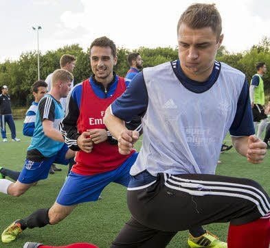Stephan Neigenfink (vorn) und Neuzugang Nikola Odovic beim Trainingsauftakt des VfL