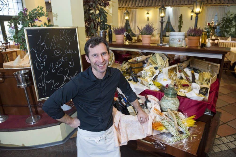 Der gebürtige Ungar Gabor Fisli leitet seit 2011 das italienische Lokal „Caruso“ in der Leipziger Straße.