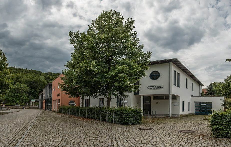 Die dunklen Wolken über dem Kurzentrum sind noch nicht verschwunden.