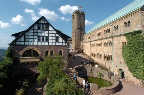Auf der Wartburg bei Eisenach übersetzte Martin Luther vom Mai 1521 bis März 1522 das Neue Testament aus dem griechischen Original in die deutsche Sprache. (FOTO: DPA)