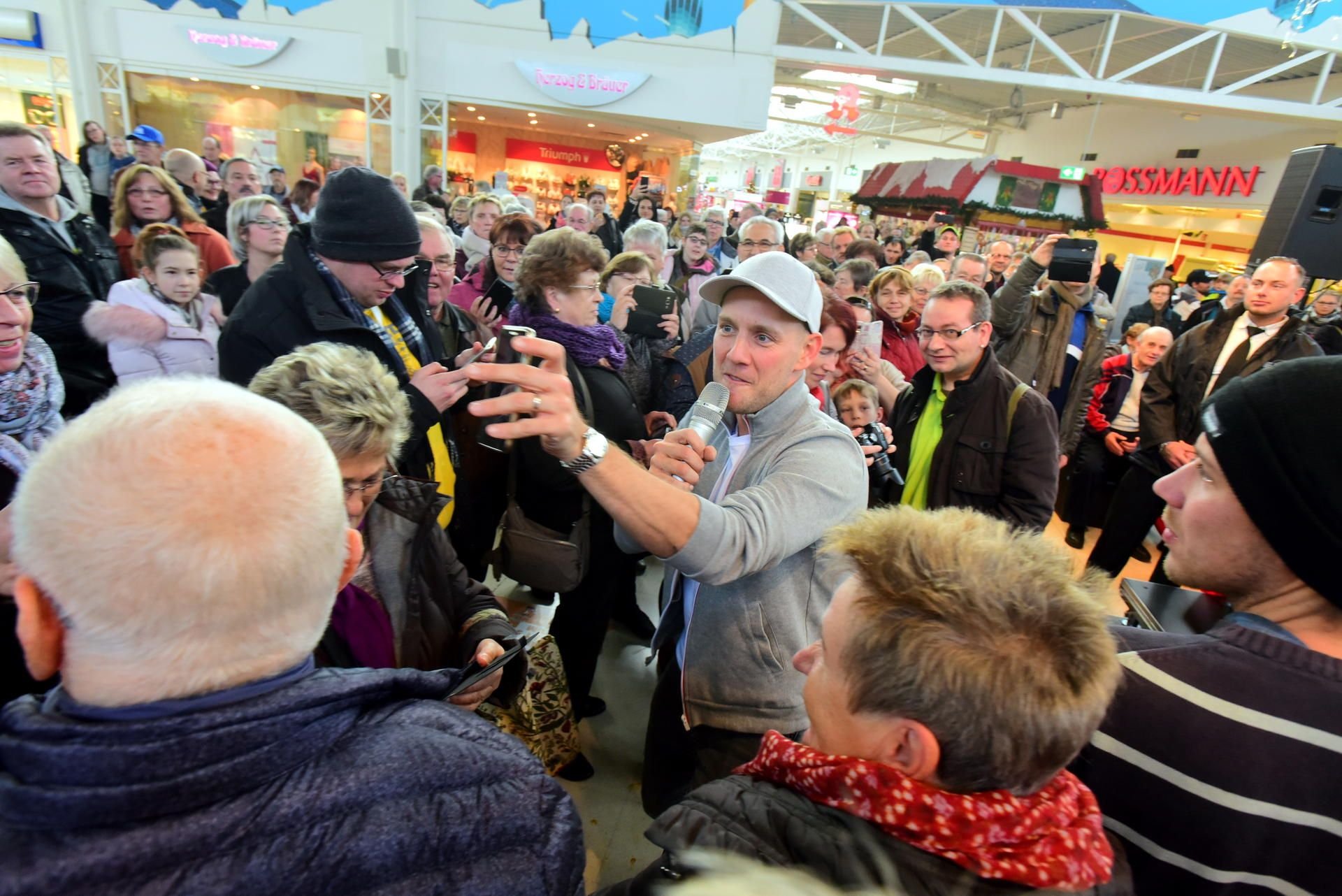 Oli P. war zu Gast im im Einkaufszentrum Schöne Aussicht