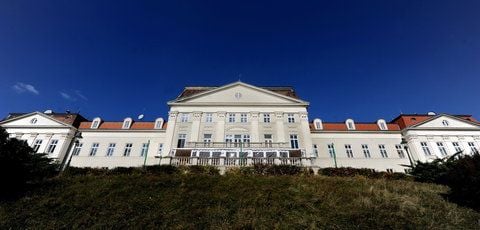 Schloss Wilheminenberg: In dem ehemaligen Kinderheim wurden nach Zeugenaussagen Kinder systematisch vergewaltigt. (FOTO: DPA)