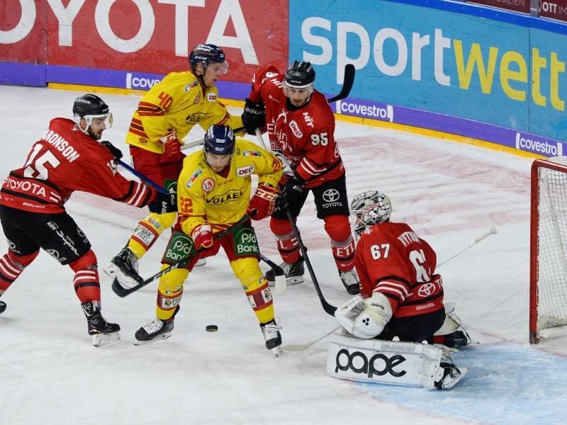 Die DEL startet mit dem Derby zwischen den Kölner Haien und der Düsseldorfer EG. Foto: Roberto Pfeil/dpa