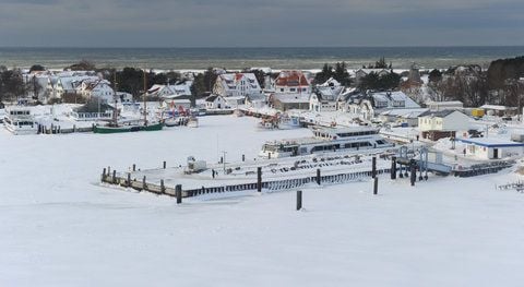 Der Hafen von Vitte im Winter auf der Ostsee-Insel Hiddensee. (FOTO: DPA/ARCHIV)