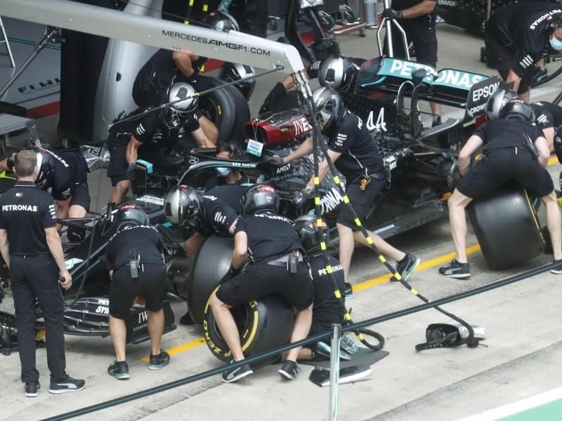 Die am härtesten arbeitenden Menschen in der Formel 1 sind die Monteuere und die Mechaniker. Foto: Darko Bandic/STF/AP/dpa