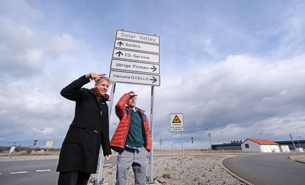 Andrea Brock und Andrew Hook sind aus dem englischen Sussex angereist, um zu den sozialen Auswirkungen nach der der Solarpleite im Thalheimer Solar Valley zu forschen.
