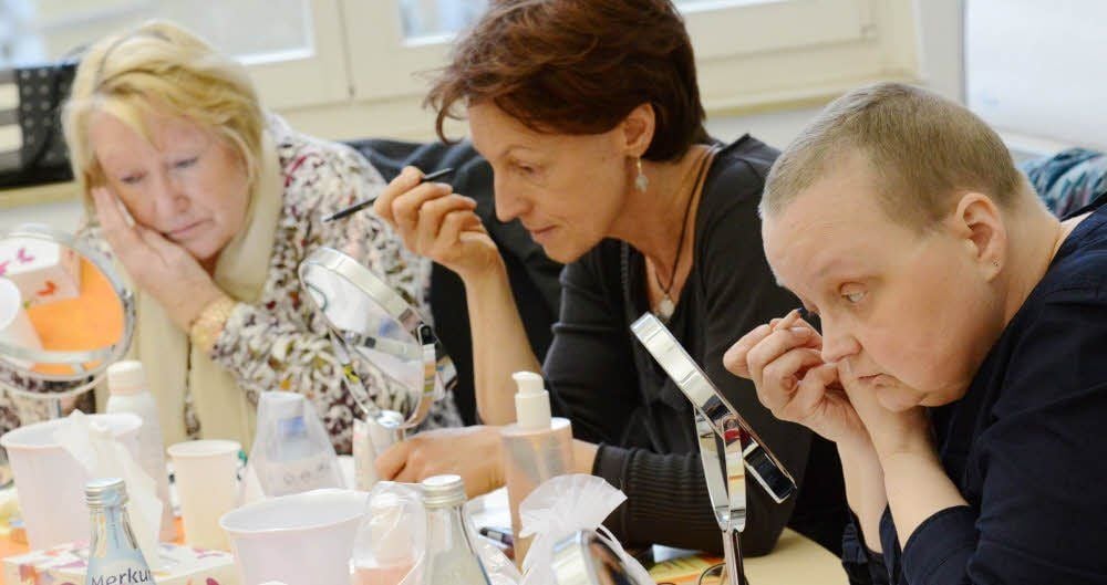 Mehr Selbstwertgefühl durch Schönsein will das Seminar „look good - feel better“ an Krebspatientinnen vermitteln.