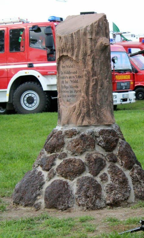 Ein Denkmal für Otto von Hagen und die Aufforstungsarbeiten.