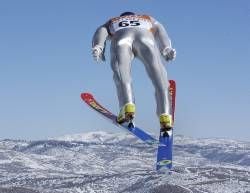 Olympische Winterspiele Salt Lake City, Skispringen in Park City von der Großschanze im Utah Olympic Park Dienstag: Sven Hannawald springt in der Qualifikation von der Großschanze. Er erzielte mit 122 Metern die zweitbeste Weite hinter dem Polen Adam Malysz mit 123,5.