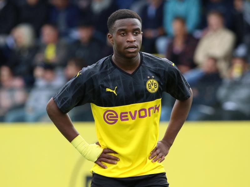 Könnte jüngsten Debütanten der BundelLiga-Historie werden: Youssoufa Moukoko. Foto: Revierfoto/dpa