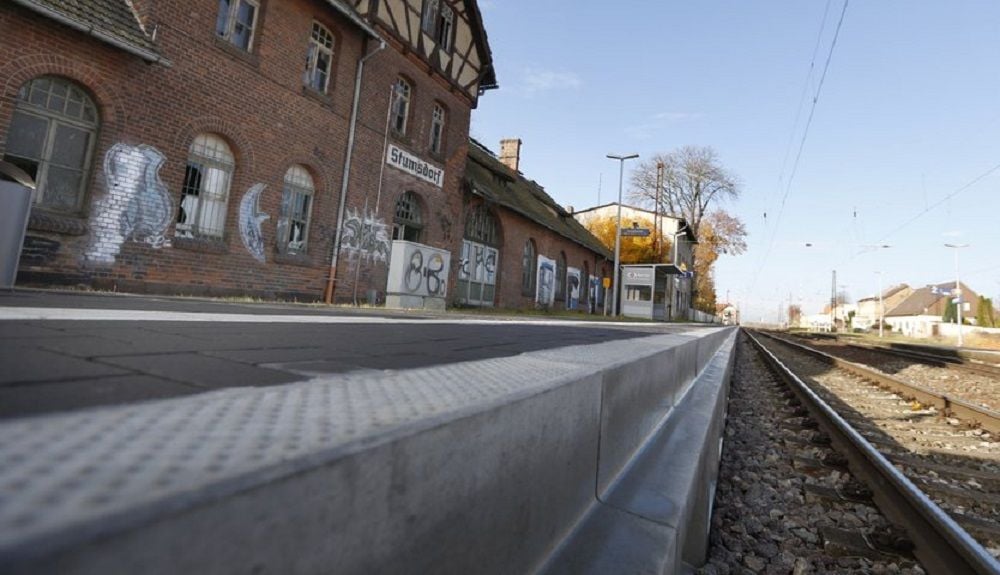 Ein Bahnsteig ist in Stumsdorf bereits fertiggestellt.