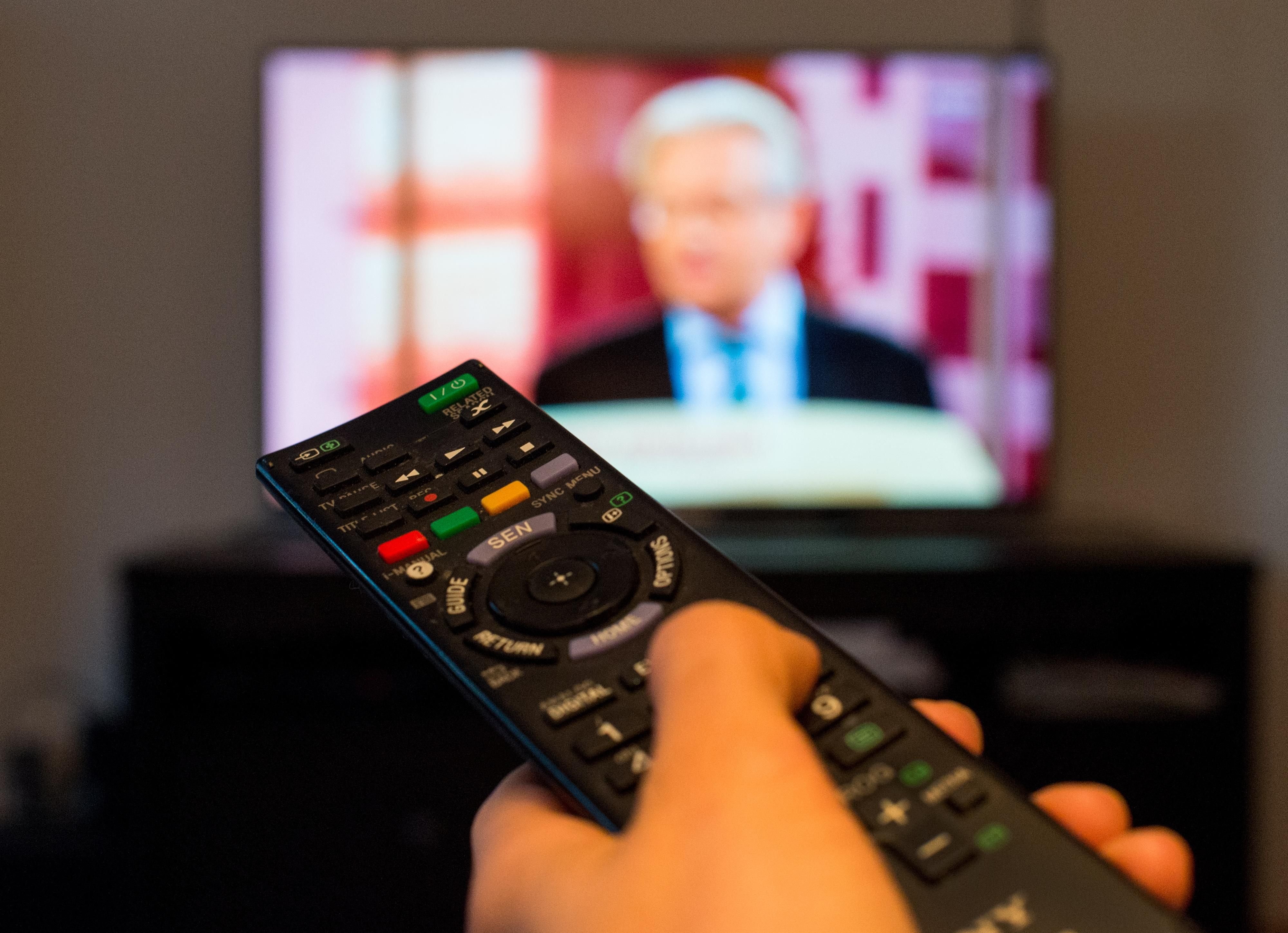Wir erklären, wer jetzt was unternehmen muss, damit im März das TV-Gerät noch funktioniert