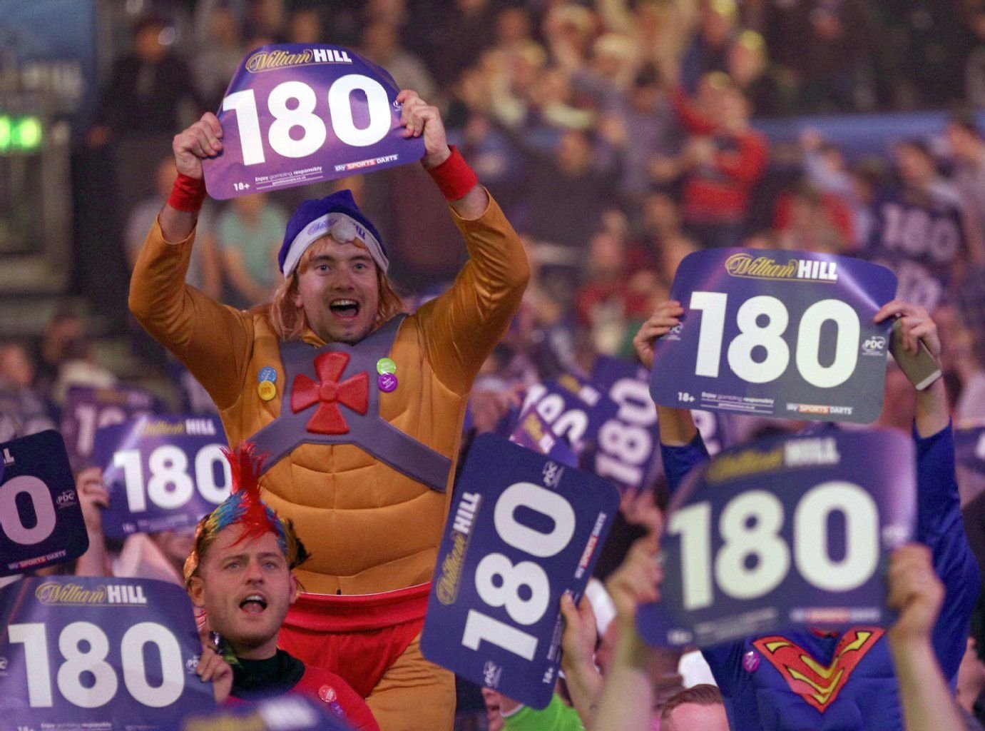 Und die 3000 Zuschauer feiern nebenbei eine große Party.