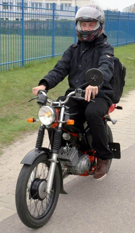 Christian Fritzsche, 11. Klasse, darf seit einem Jahr selbst fahren.