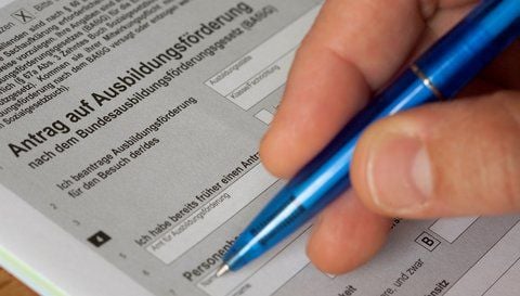 Der BafÖG-Antrag sollte gewissenhaft ausgefüllt werden. Stellt sich heraus, dass die Angaben nicht stimmen, kann das ernste Folgen haben. (FOTO: KAI REMMERS/DPA)