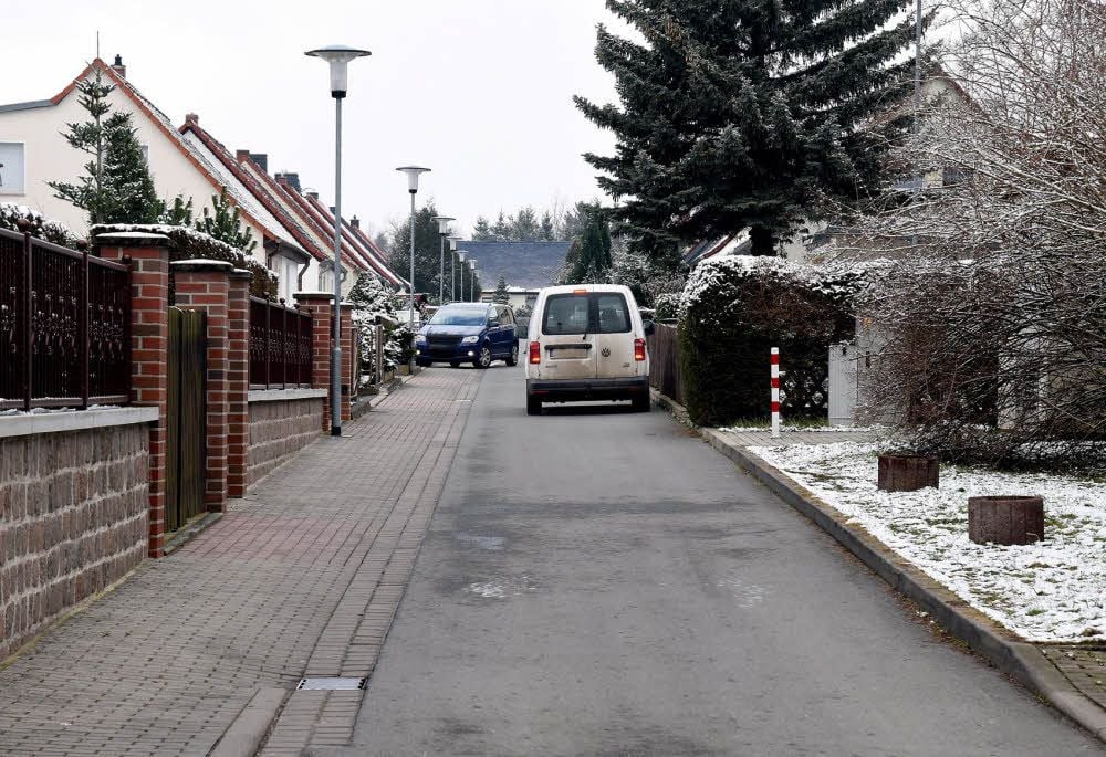 Hier wird es eng im Wohngebiet: Auf der Suche nach einer kurzen Umleitung rollt der Verkehr jetzt durch die Käthe-Kollwitz-Siedlung.