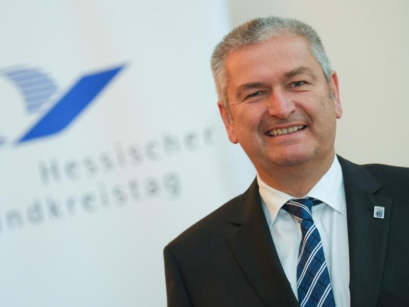 Bernd Woide (CDU), Landrat des Landkreises Fulda, auf der Jahrestagung des Hessischen Landkreistages in Wiesbaden. Foto: Arne Dedert/Archiv