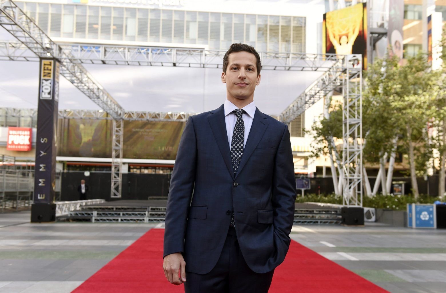 Comedian Andy Samberg führt durch die 67. Verleihung der Primetime Emmy Awards.