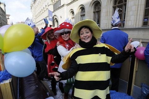 Rund 1 400 Narren werden am Rosenmontagsumzug in Halle teilnehmen.