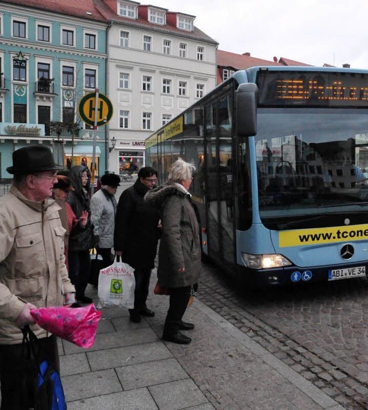 In der City-Zone fahren wochentags halbstündlich Busse.