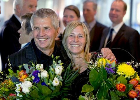 Der neue Bundesbeauftragte für die Stasi-Unterlagen Roland Jahn und seine Lebensgefährtin Anett Volkland in Berlin. (FOTO: DPA)