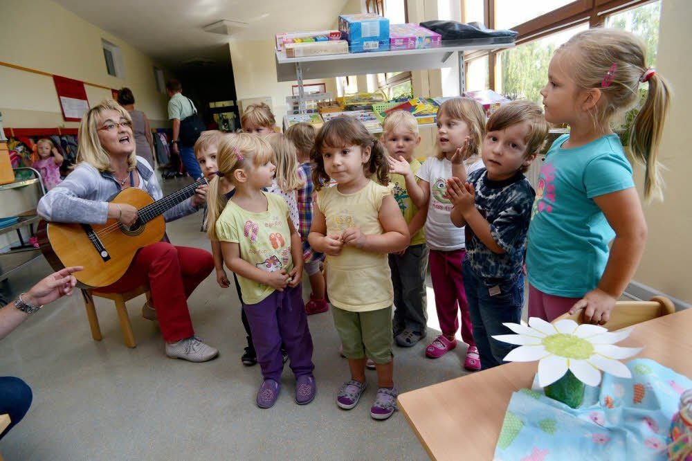 Kinder der Kita Musikus haben Spaß beim Musizieren.