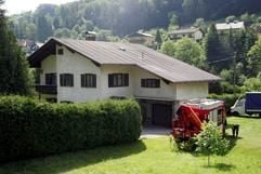 Blick auf das Mehrfamilienhaus in Graz (Österreich), in dem die Frau wohnt. (Foto: dpa)