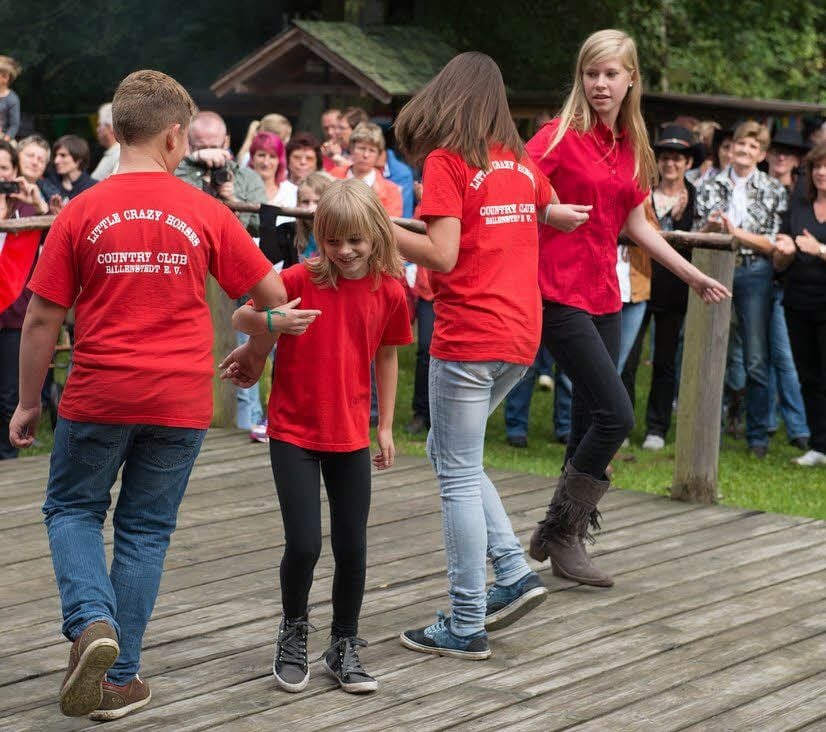 Erst der zweite Auftritt: die „Little Crazy Horses“.