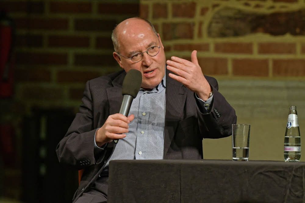 Gregor Gysi redete am Dienstagabend in einer ausverkauften Marienkirche.